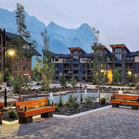 Luxurious Rundle Cliffs Lodge In Spring Creek Canmore Zewnętrze zdjęcie
