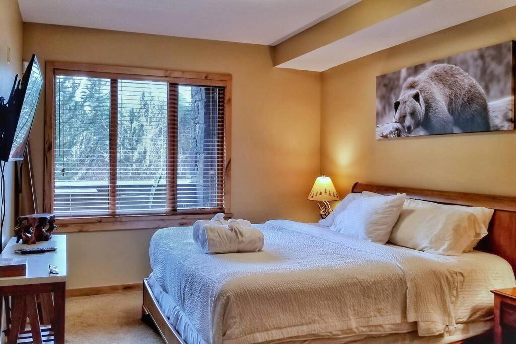 Luxurious Rundle Cliffs Lodge In Spring Creek Canmore Zewnętrze zdjęcie