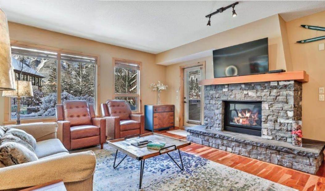 Luxurious Rundle Cliffs Lodge In Spring Creek Canmore Zewnętrze zdjęcie