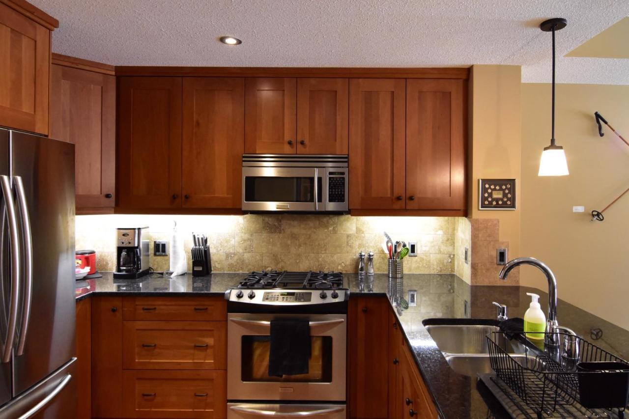 Luxurious Rundle Cliffs Lodge In Spring Creek Canmore Zewnętrze zdjęcie
