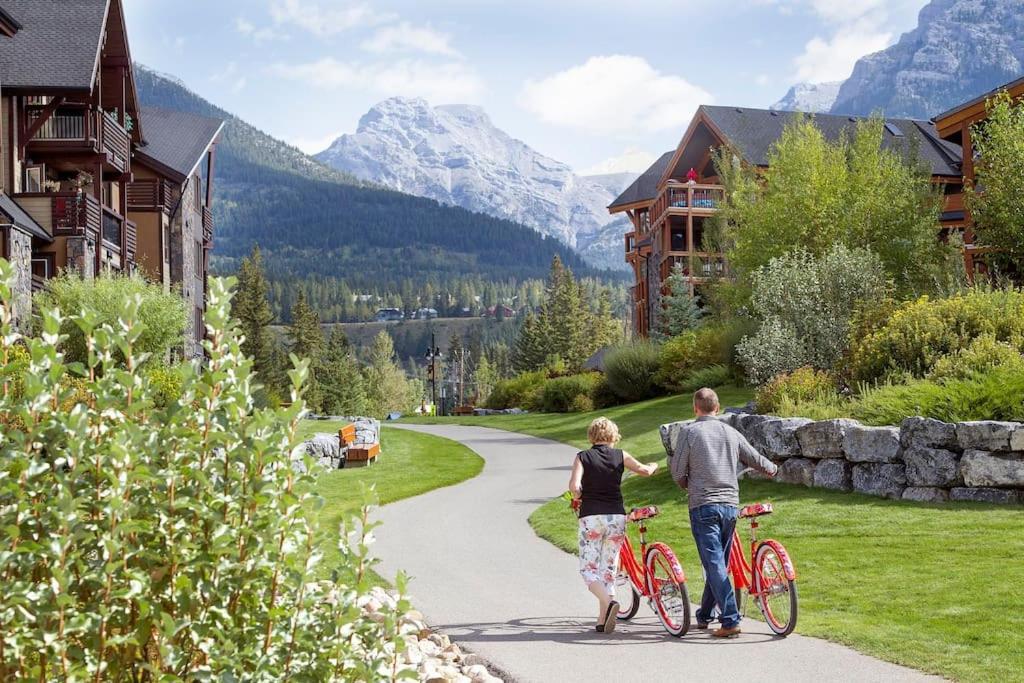 Luxurious Rundle Cliffs Lodge In Spring Creek Canmore Zewnętrze zdjęcie
