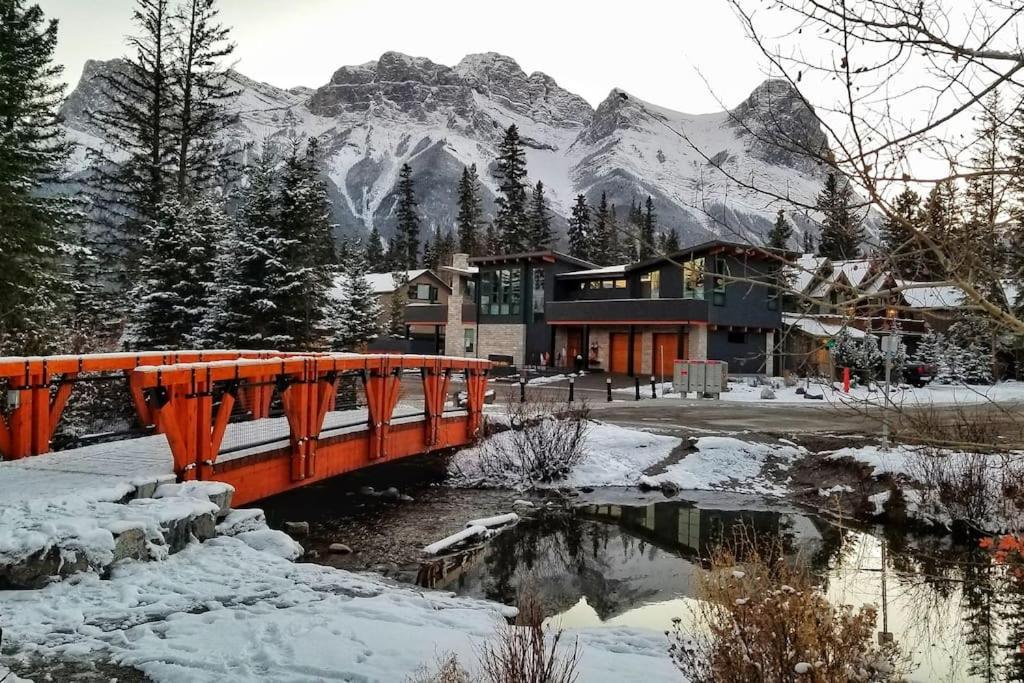 Luxurious Rundle Cliffs Lodge In Spring Creek Canmore Zewnętrze zdjęcie