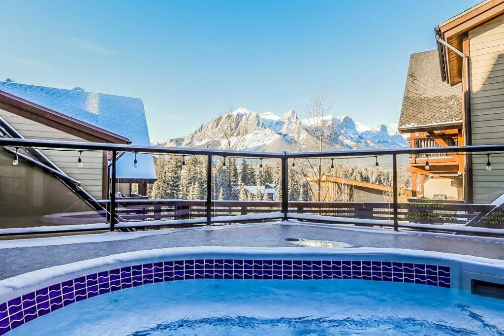 Luxurious Rundle Cliffs Lodge In Spring Creek Canmore Zewnętrze zdjęcie