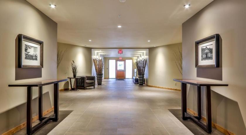 Luxurious Rundle Cliffs Lodge In Spring Creek Canmore Zewnętrze zdjęcie