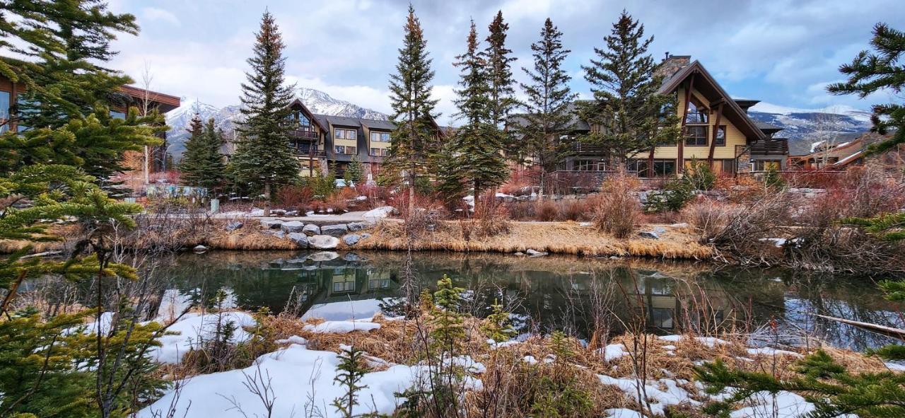 Luxurious Rundle Cliffs Lodge In Spring Creek Canmore Zewnętrze zdjęcie